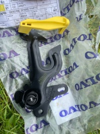 фото thumb №1, Volvo xc60 засувка зачіп капот 31425790