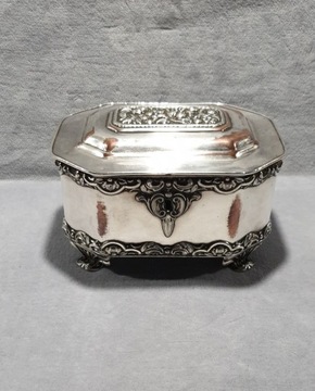 Норблинская сахарница с ключом, 19 век.