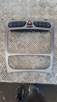 фото thumb №2, Mercedes w203 рамка радио средняя консоли