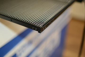Прозрачный светодиодный дисплей 100см х 100см.