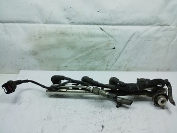 VW PASSAT B5 1.8 LISTWA WTRYSKOWA 058133681B