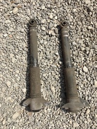 фото thumb №1, Амортизатор задняя задний l/p toyota prius iv 15- 1f7