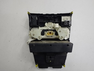 фото thumb №9, Toyota corolla e120 e130 2006 панель кондиционера