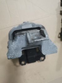 фото thumb №1, Кронштейн подушка 2.4 mitsubishi outlander iii 2012-