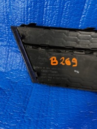 Audi a3 рестайлинг  s-line 8v3807081ab решётка бампера Недорого, фото thumb