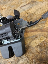 фото thumb №5, Замок кришки багажника електричний vw passat b8 3g0827506d