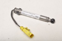 фото thumb №1, Audi a3 8v патрон капот 8v0823823f