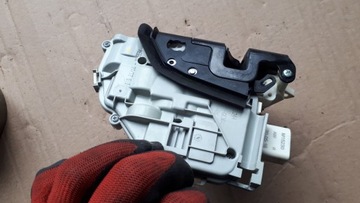 фото thumb №7, A4 b9 8w замок двері правий зад 8 pin a5 8w q5