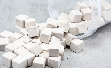 beżowe KAMIENIE KUBIK kostki 20x20 1,5 kg beżowy kamień w kostkach kremowy