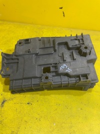 фото thumb №1, Peugeot 208 - основание аккумулятор 9676054080-01