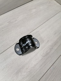 фото thumb №1, Land rover discovery кронштейн стабілізатор задня lr057726