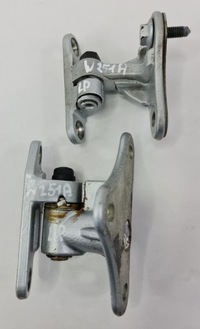 фото thumb №1, Петли дверь левый перед 775 mercedes w251 пара