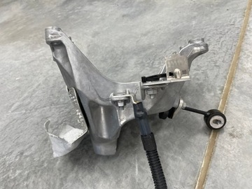 фото thumb №6, Кронштейн лапи двигателя a5 8w оригинал идеальное состояние