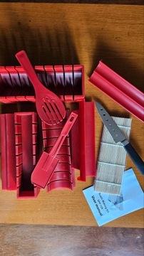 НАБОР ДЛЯ ПРИГОТОВЛЕНИЯ СУШИ, БАМБУКОВЫЙ КОВРИК, РОЛЛ, НОЖ, ПАЛОЧКИ ДЛЯ ЕДЫ, ШПАТКА