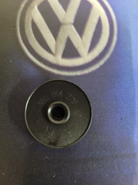 фото thumb №3, Новий оригінал кліпса покриття підлоги vw seat 97-06 оригінальний номер 3b0864229a