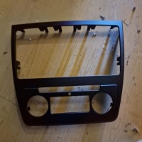 фото thumb №2, Рамка радио skoda yeti 5l0858069h