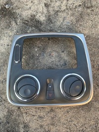 фото thumb №1, Dacia sandero ii stepway рамка панель кондиционера 682605983r