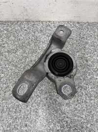 фото thumb №5, Кронштейн подушка двигуна volvo xc60 s60 ii v60 i 2011-2018 31330135 2.0 d4