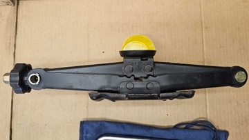 фото thumb №12, Mercedes w168 домкрат ключ клин треугольник чехол a1685830715 оригинал европа