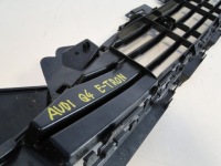 фото thumb №11, Mercedes решітка середня w бампер передній audi q4 e-tron