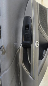 фото thumb №12, Оббивка боковина двері лівий кнопки maserati grecale нове оригінал ідеальний стан