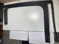 фото thumb №2, Прокладка стекло дверь правая задняя clio v 5 hb