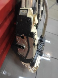 фото thumb №12, Mercedes w221 замок доводчик правый перед доводчик дверь