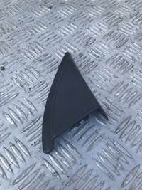 фото thumb №2, Треугольник заглушка дверь перед правая volvo v40 ii