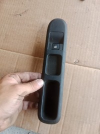 фото thumb №1, Перемикач вікон правий перед peugeot 5008