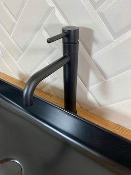 Высокий смеситель для раковины ЧЕРНЫЙ LUNGO BLACK Rea