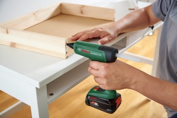 КЛЕЕВОЙ ПИСТОЛЕТ AdvancedGlue 18V BOSCH 2x2,5 Ач
