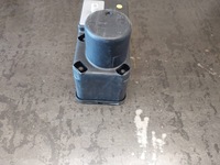 фото thumb №9, Помпа центрального замка volkswagen golf iii 1h0962257e hella