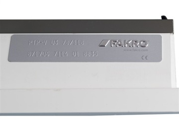 FAKRO PTP-V U4 78x140 тройной стеклопакет для ванной комнаты ПВХ ПВХ