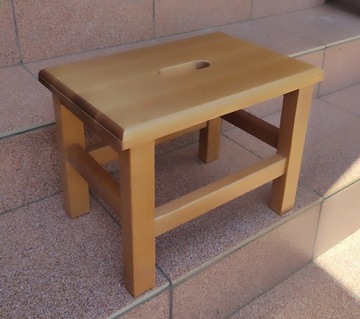 STOŁEK DREWNIANY z uchwytem RYCZKA BUK - taboret niski PODNÓŻEK