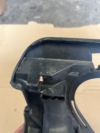 фото thumb №8, Volvo v60 ii 2018- кронштейн направляющая бампера глушителя левая задняя 31455572