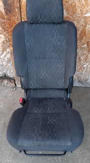 фото thumb №1, Toyota avensis verso 01-05 сидіння зад лівий ii ряд зовнішній warto