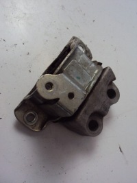 фото thumb №1, Кронштейн подушка двигуна fiat punto evo 2009-2012