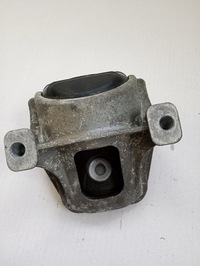 фото thumb №1, Кронштейн подушка двигуна audi 8k0199381