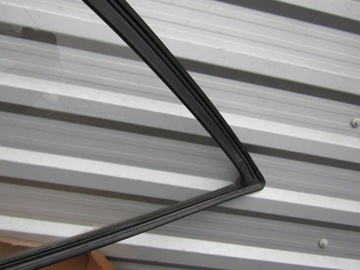 фото thumb №9, 7 mercedes w124 универсал белая левая стекло задняя боковая крыльев + прокладка