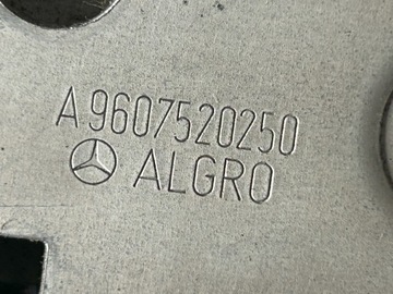 фото thumb №5, Замок бардачка mercedes actros mp4 a9607520250 + кронштейн a9607550214