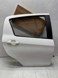 фото thumb №12, Кришка багажника задня задня toyota yaris iii hybrid 2011-2017 rok