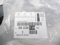 фото thumb №8, Накладка защита ремня перед peugeot 308 98039139xt