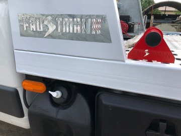 Эвакуатор с клиновым замком Faustmann наехал на Лора