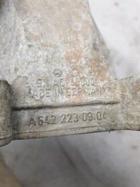 фото thumb №4, Кронштейн двигателя правая mercedes r w251 3.0 cdi