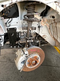 фото thumb №1, Renault zoe рестайлинг 2020 левая поворотный кулак амортизатор ступица перед суппорт диск