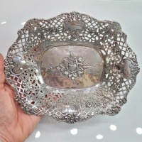 Серебряная тарелка, поднос, корзина из серебра пробы 0,800 с ажурным узором — розы