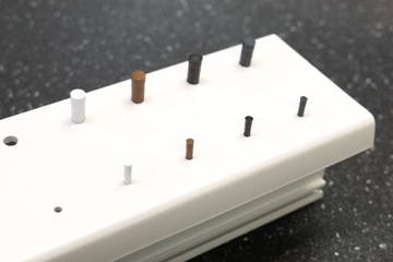 Kołek naprawczy do profili okiennych Ø6mm RAL 7016