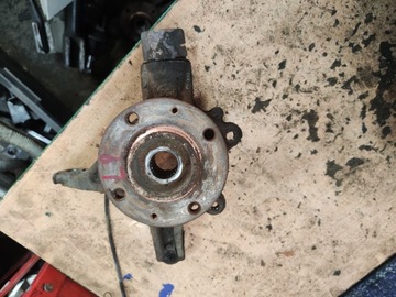 фото thumb №1, Citroen c4 picasso i 1.6 hdi поворотный кулак ступица левый перед передняя