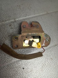 фото thumb №1, Замок кришки багажника mitsubishi carisma 97r hb 1.