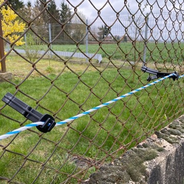 Izolator na siatkę leśną ogrodzenie 10 sztuk na drut plecionkę taśmę 12cm